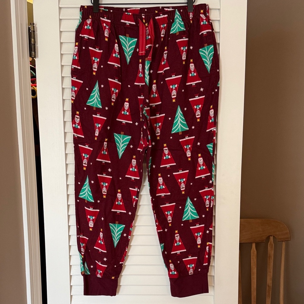 Old Navy Women’s Holiday Santa Flannel Jogger Pajama Pants – Size Medium